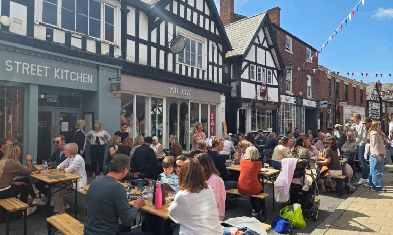 FOOD & DRINK | Alfresco Dining