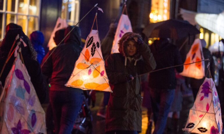 FESTIVE | Christmas Lights Switch on & Lantern Parade